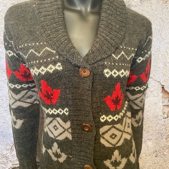 Northern Lifestyles Hand Knit Wool Cardigan 🇨🇦 - Picture 3 of 8